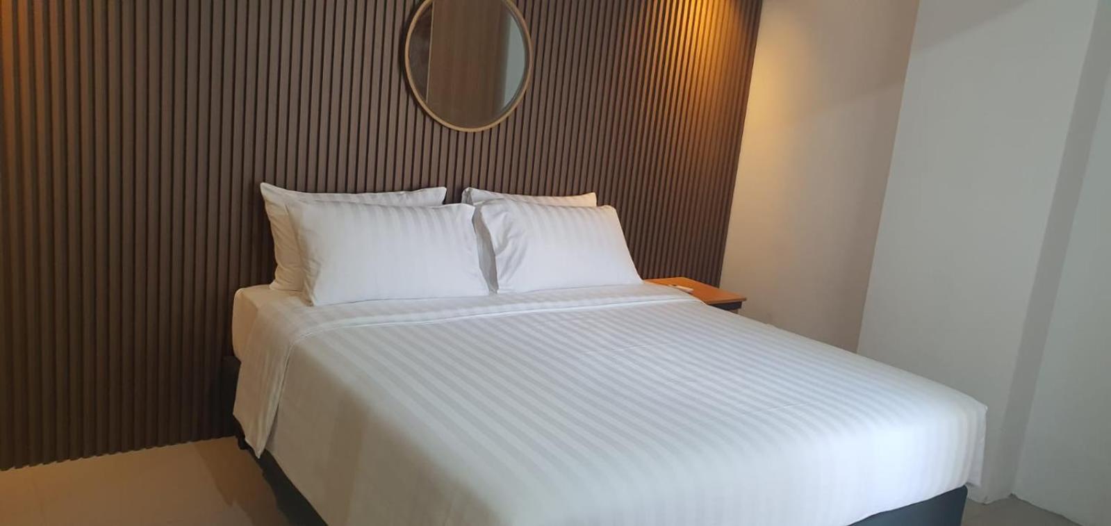 Nemuru Hotel Ciputat Pondokcabe Hilir Exteriör bild