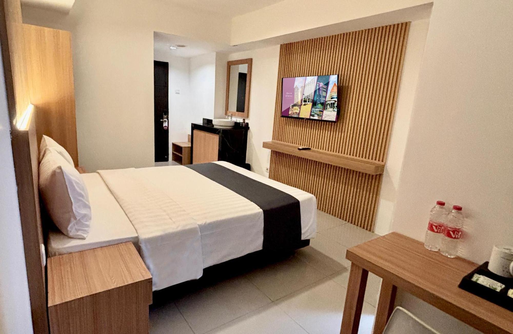 Nemuru Hotel Ciputat Pondokcabe Hilir Exteriör bild